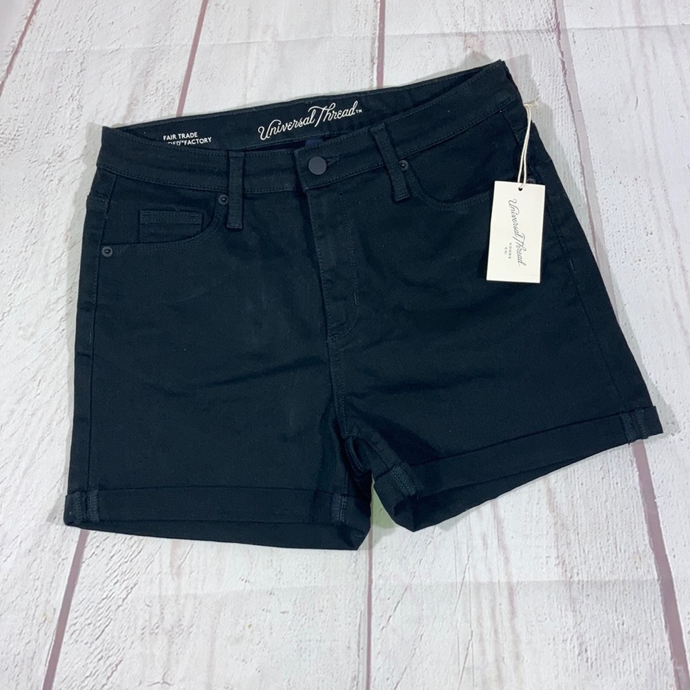 Universal Thread Shorts Size 8
